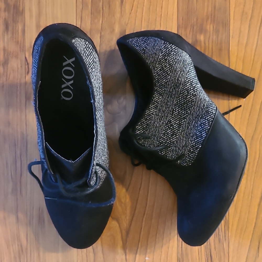 XOXO Women's Black and Gray Heeled Boots